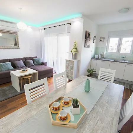 Apartment's Tea & Nevio شقة